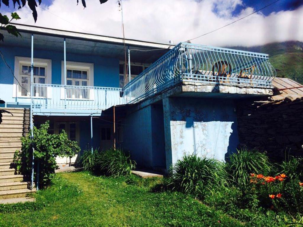 Blue Guesthouse Kazbegi Dış mekan fotoğraf